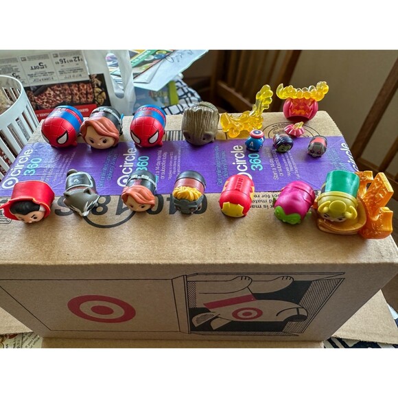 Disney Tsum Tsum Vinyl Mini Figures Lot 14 figures plus accessories - Picture 1 of 3